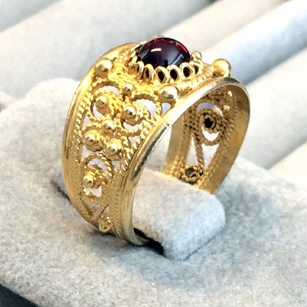 Fingerring med stein forgylt